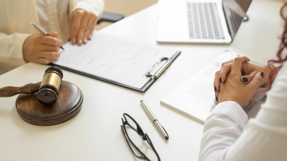 Personal injury lawyer consulting with client on personal injury statue of limitations in Idaho